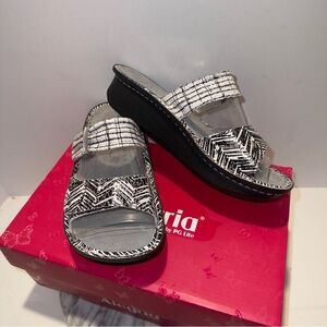 Alegria By Pg Lite Karmen Unity Black And White Us 6-6.5 European 36 New In Box